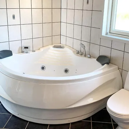 6 Person In *