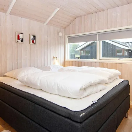 6 Person In Ansager-by Traum Ansager